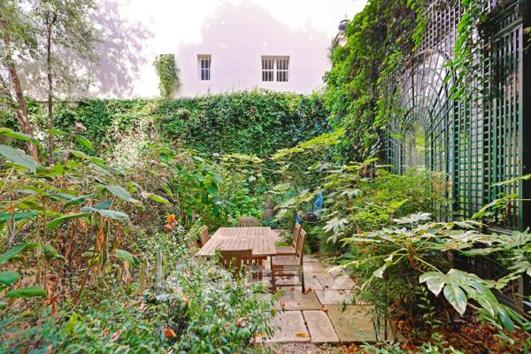 Élégant duplex avec jardin et hammam au cœur du 8e arrondissement