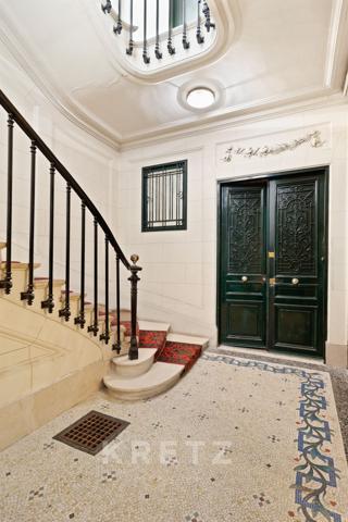 Élégant duplex avec jardin et hammam au cœur du 8e arrondissement