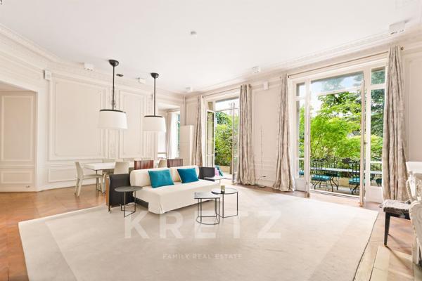Élégant duplex avec jardin et hammam au cœur du 8e arrondissement