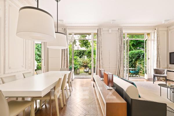 Élégant duplex avec jardin et hammam au cœur du 8e arrondissement