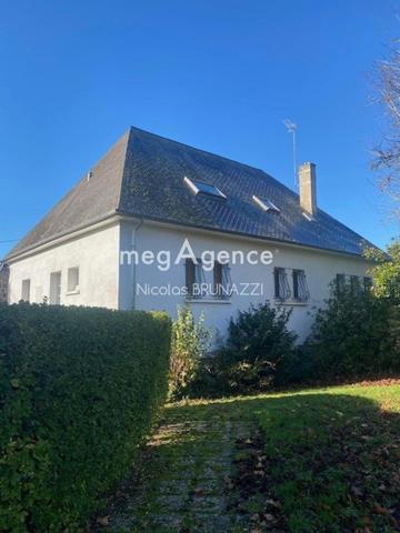 Maison à AMBRIERES-LES-VALLEES, 53300 - 11 pièces 264m²