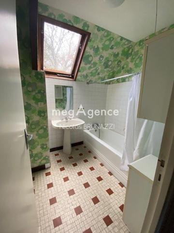 Maison à AMBRIERES-LES-VALLEES, 53300 - 11 pièces 264m²