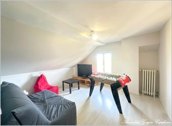 Centre de COURVILLE SUR EURE (28190) - maison 190 m², 5 chambres (une chambre, salle d'eau en RDC), terrain 1438 m²
