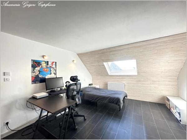 Centre de COURVILLE SUR EURE (28190) - maison 190 m², 5 chambres (une chambre, salle d'eau en RDC), terrain 1438 m²