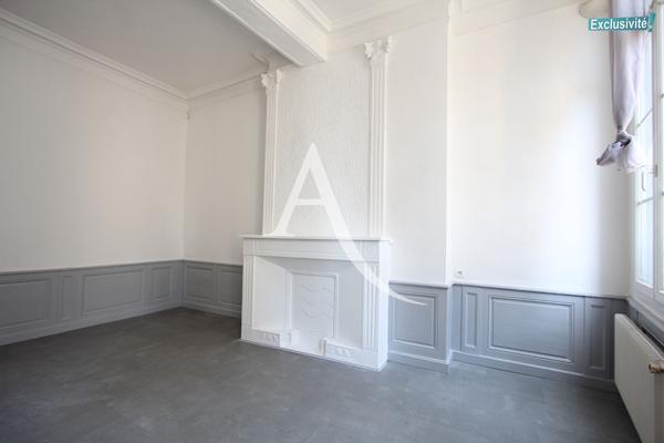 LUMINEUX T3 RÉNOVÉ au 2e étage d'un immeuble ancien, en plein coeur de Montpellier