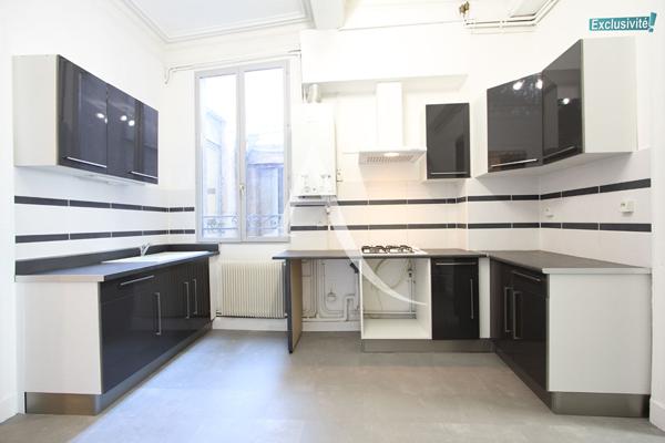 LUMINEUX T3 RÉNOVÉ au 2e étage d'un immeuble ancien, en plein coeur de Montpellier