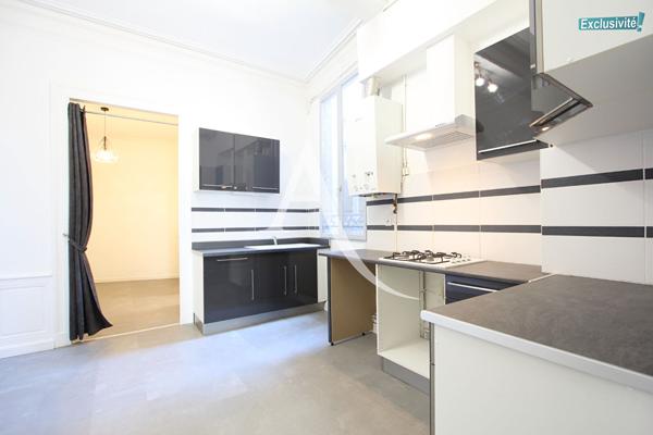 LUMINEUX T3 RÉNOVÉ au 2e étage d'un immeuble ancien, en plein coeur de Montpellier