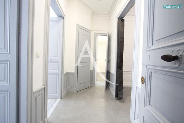 LUMINEUX T3 RÉNOVÉ au 2e étage d'un immeuble ancien, en plein coeur de Montpellier