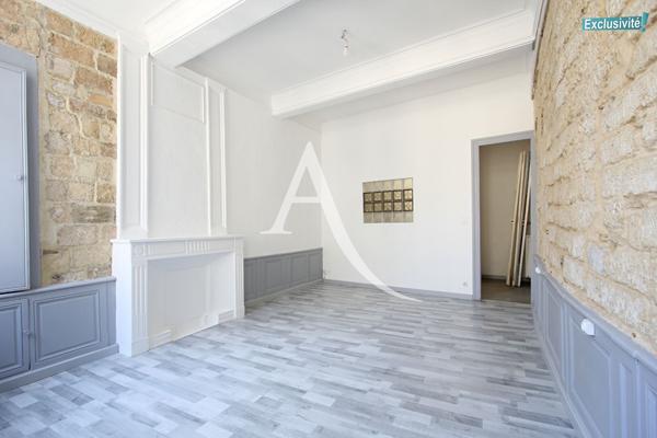 LUMINEUX T3 RÉNOVÉ au 2e étage d'un immeuble ancien, en plein coeur de Montpellier