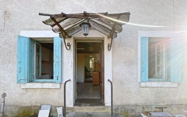 Maison à vendre    2 pièces •  Château-l'Évêque