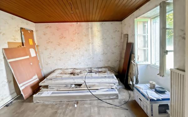 Maison à vendre    2 pièces •  Château-l'Évêque
