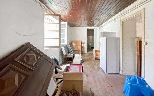 Maison à vendre    2 pièces •  Château-l'Évêque
