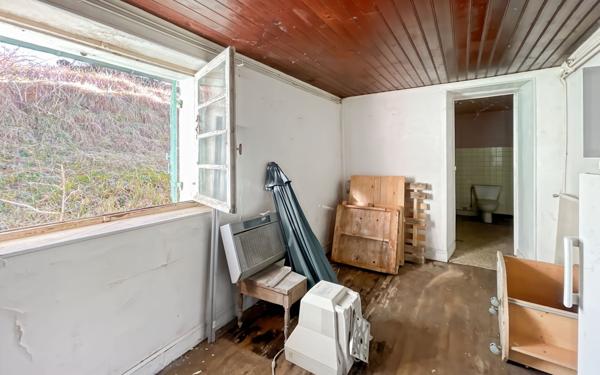 Maison à vendre    2 pièces •  Château-l'Évêque