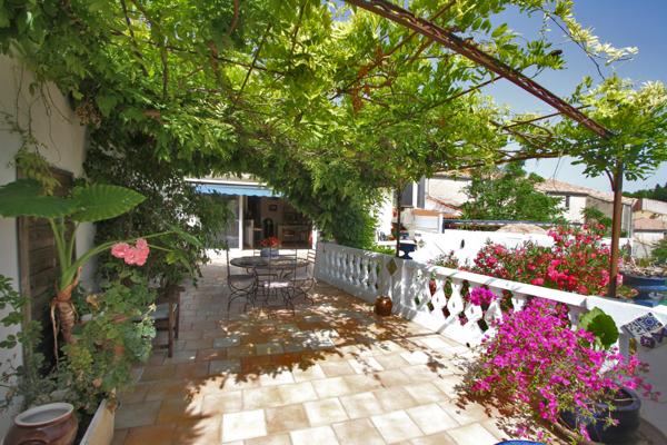 Poussan (34560) POUSSAN CENTRE VILLE, RARE MAGNIFIQUE MAISON VIGNERONNE AVEC JARDIN ET GARAGE DE