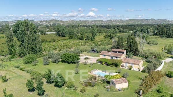 Graveson Propriété Provençale 5 chambres Piscine Chauffée Grand terrain