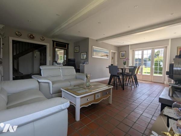 CANISY en centre bourg, belle maison d'habitation sur terrain d'environ 2 700 m2