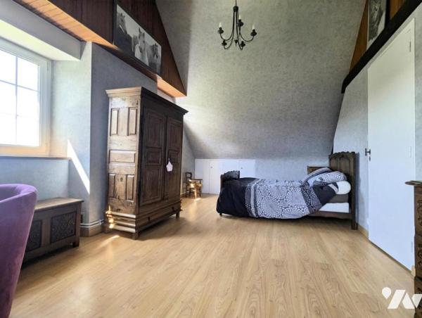 CANISY en centre bourg, belle maison d'habitation sur terrain d'environ 2 700 m2