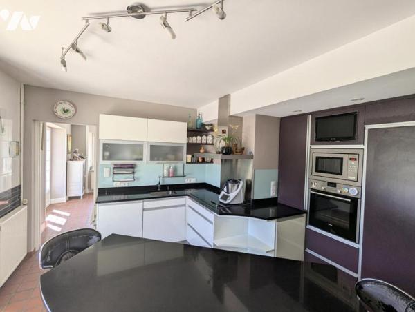 CANISY en centre bourg, belle maison d'habitation sur terrain d'environ 2 700 m2