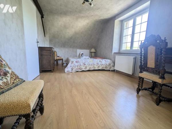 CANISY en centre bourg, belle maison d'habitation sur terrain d'environ 2 700 m2