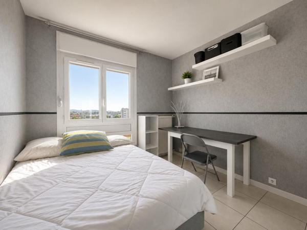 Houilles - Appartement 5 pièces - Dernier étage avec balcon 341 000 € **  - Référence  986