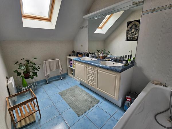 Tours Sainte-Radegonde. Maison 3 chambres avec jardin, garage et DPE C