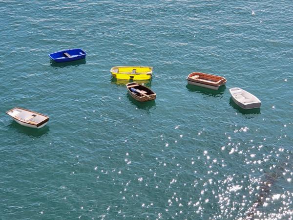 La mer vous fera voir toutes ses couleurs de cette Propriété de 1ère ligne offrant des points de vue exceptionnels