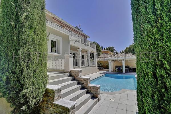 Saint-Didier-au-Mont-d'Or Maison de 180m² sur terrain de 1313m² avec piscine, proche centre-ville à pieds,