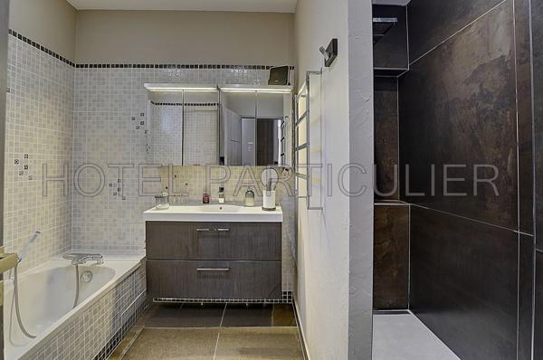 Saint-Didier-au-Mont-d'Or Maison de 180m² sur terrain de 1313m² avec piscine, proche centre-ville à pieds,