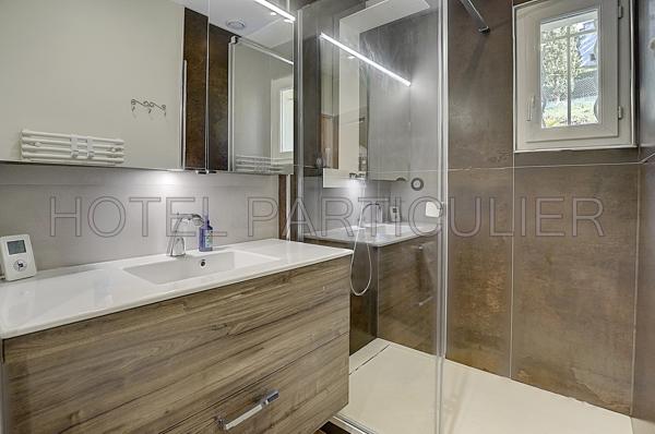 Saint-Didier-au-Mont-d'Or Maison de 180m² sur terrain de 1313m² avec piscine, proche centre-ville à pieds,