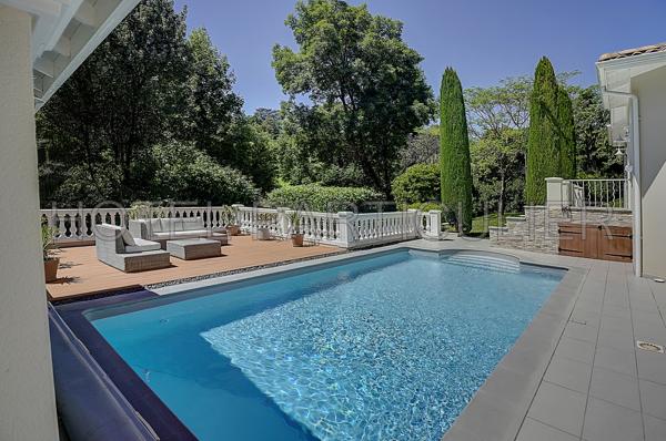 Saint-Didier-au-Mont-d'Or Maison de 180m² sur terrain de 1313m² avec piscine, proche centre-ville à pieds,
