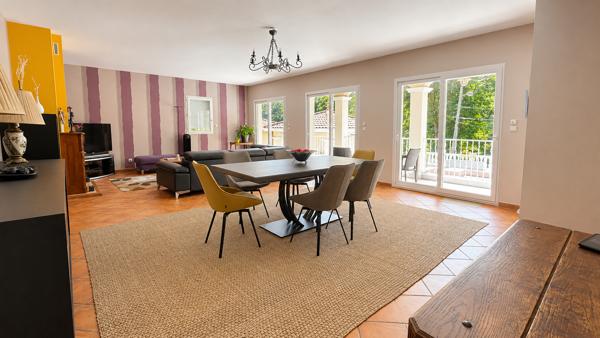 Saint-Didier-au-Mont-d'Or Maison de 180m² sur terrain de 1313m² avec piscine, proche centre-ville à pieds,