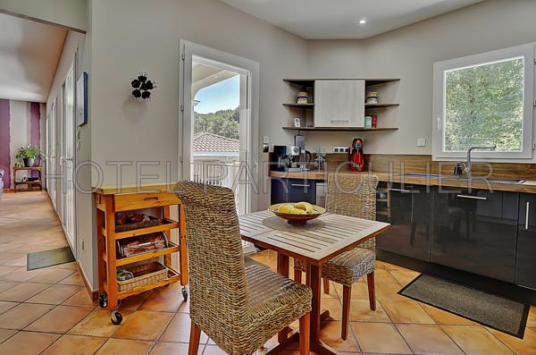 Saint-Didier-au-Mont-d'Or Maison de 180m² sur terrain de 1313m² avec piscine, proche centre-ville à pieds,