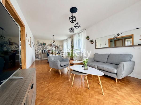 Maison
         5 pièces
        - 107 m² 349 000 € *