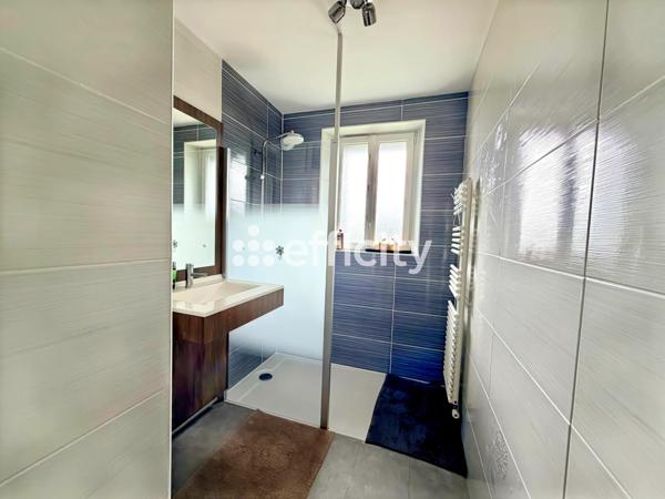 Maison
         5 pièces
        - 107 m² 349 000 € *