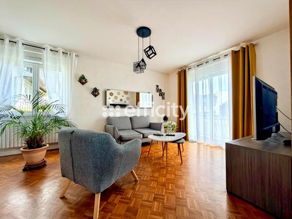 Maison
         5 pièces
        - 107 m² 349 000 € *