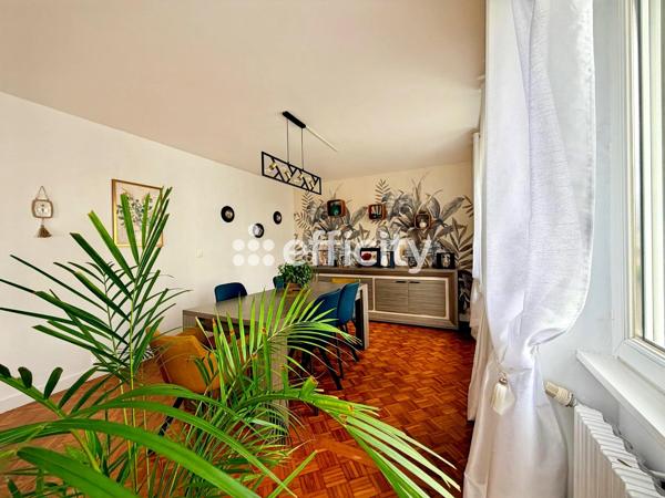 Maison
         5 pièces
        - 107 m² 349 000 € *