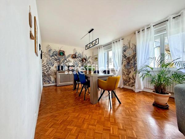 Maison
         5 pièces
        - 107 m² 349 000 € *