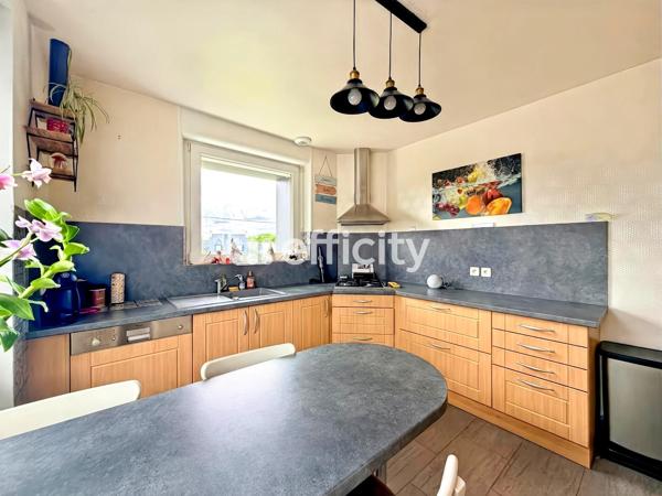 Maison
         5 pièces
        - 107 m² 349 000 € *