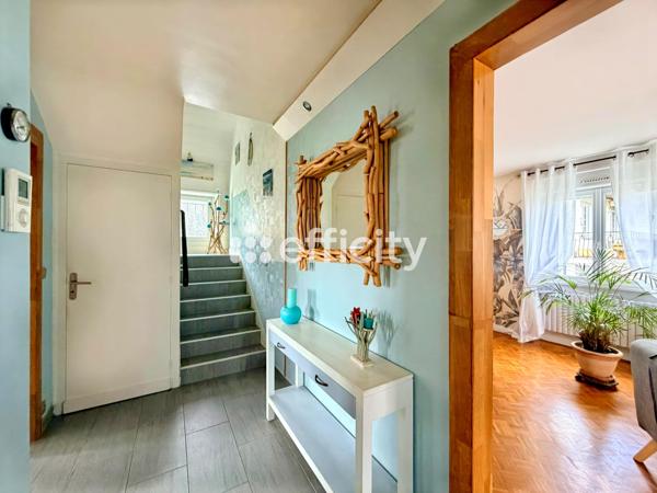 Maison
         5 pièces
        - 107 m² 349 000 € *