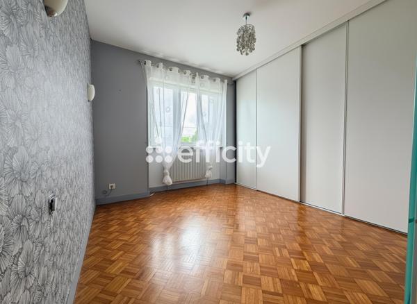 Maison
         5 pièces
        - 107 m² 349 000 € *