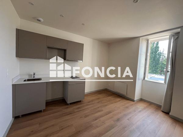 Location Studio 30.9 m² - Guingamp 22200