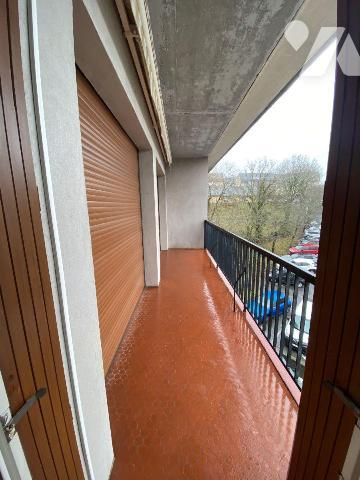 A vendre à Mauriac, dans une résidence de bon standing, bien entretenue, avec ascenseur, un app...