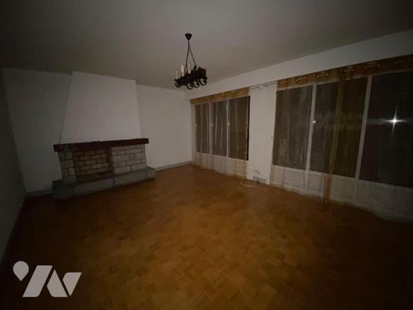 A vendre à Mauriac, dans une résidence de bon standing, bien entretenue, avec ascenseur, un app...