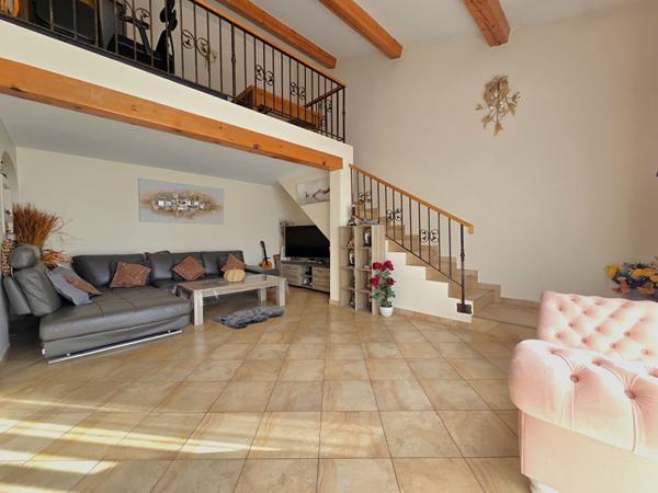 A vendre, à l'achat Cuers Pouverine proche Toulon Maison 5 pièce(s) 153 m²
