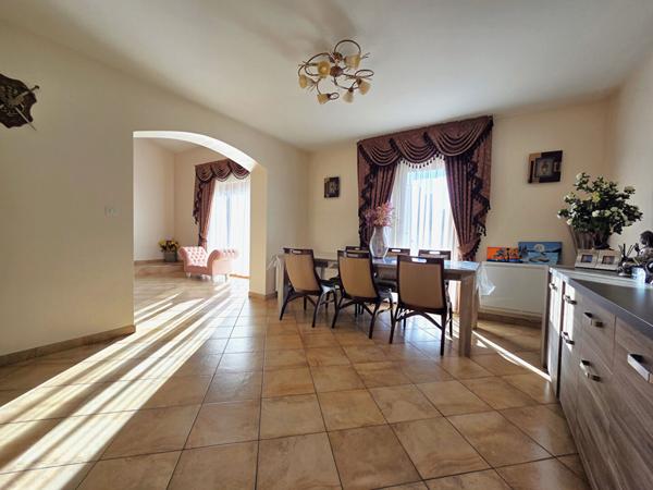 A vendre, à l'achat Cuers Pouverine proche Toulon Maison 5 pièce(s) 153 m²