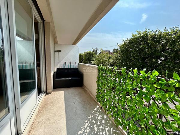 Appartement 3 pièce(s) POISSY €240 000 ** - Référence 8759