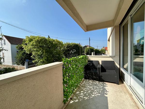 Appartement 3 pièce(s) POISSY €240 000 ** - Référence 8759