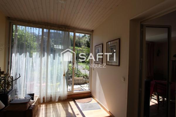 MAISON DE VILLE AVEC GARAGE ET JARDIN