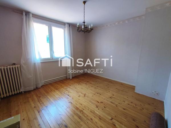 MAISON DE VILLE AVEC GARAGE ET JARDIN