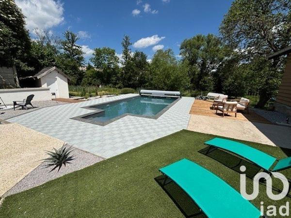 Maison 6 pièces de 160 m² à THAON-LES-VOSGES (88150)